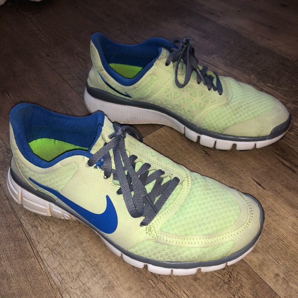 Nike tennis shoes